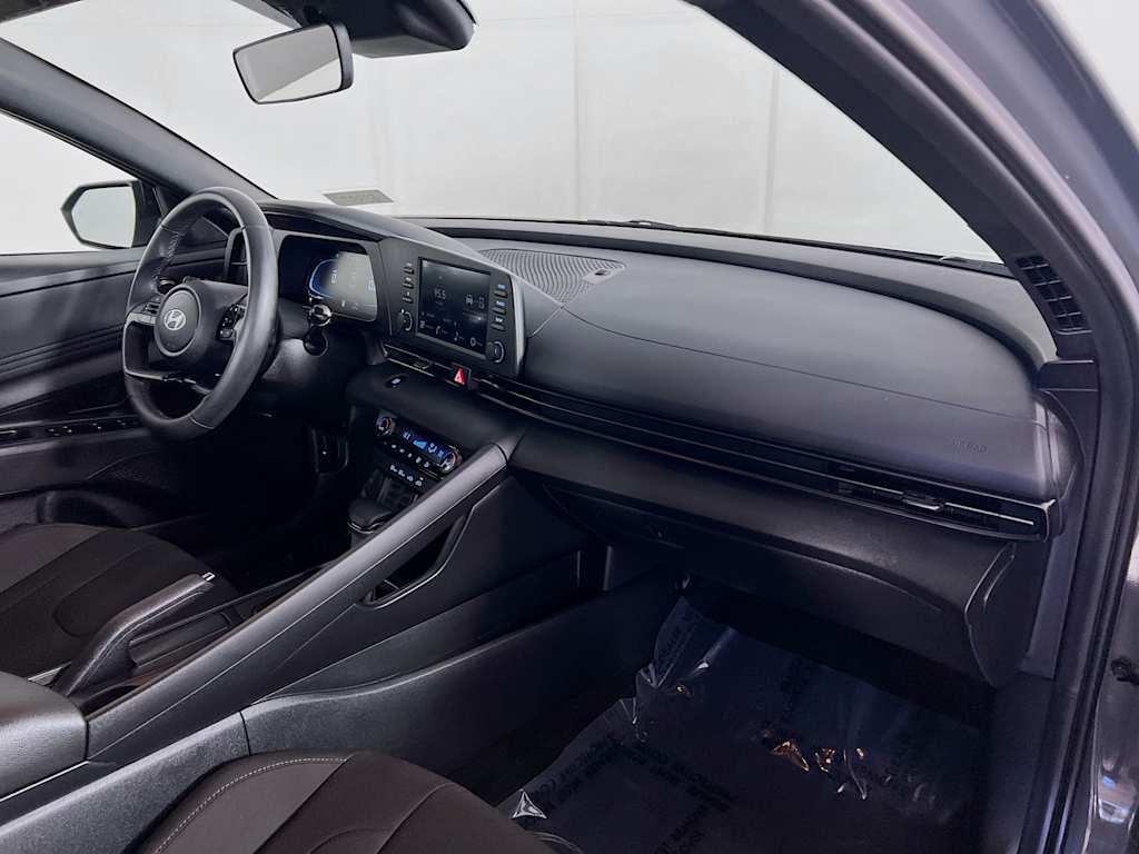 2025 Hyundai Elantra — photo 27