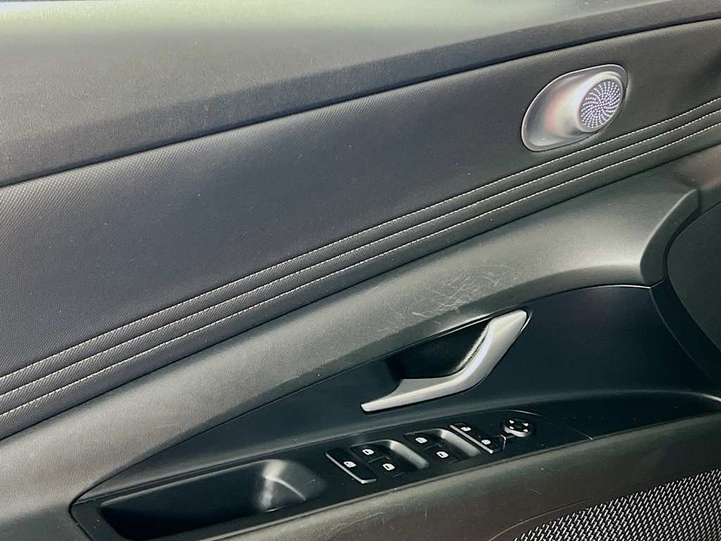2023 Hyundai Elantra — photo 18