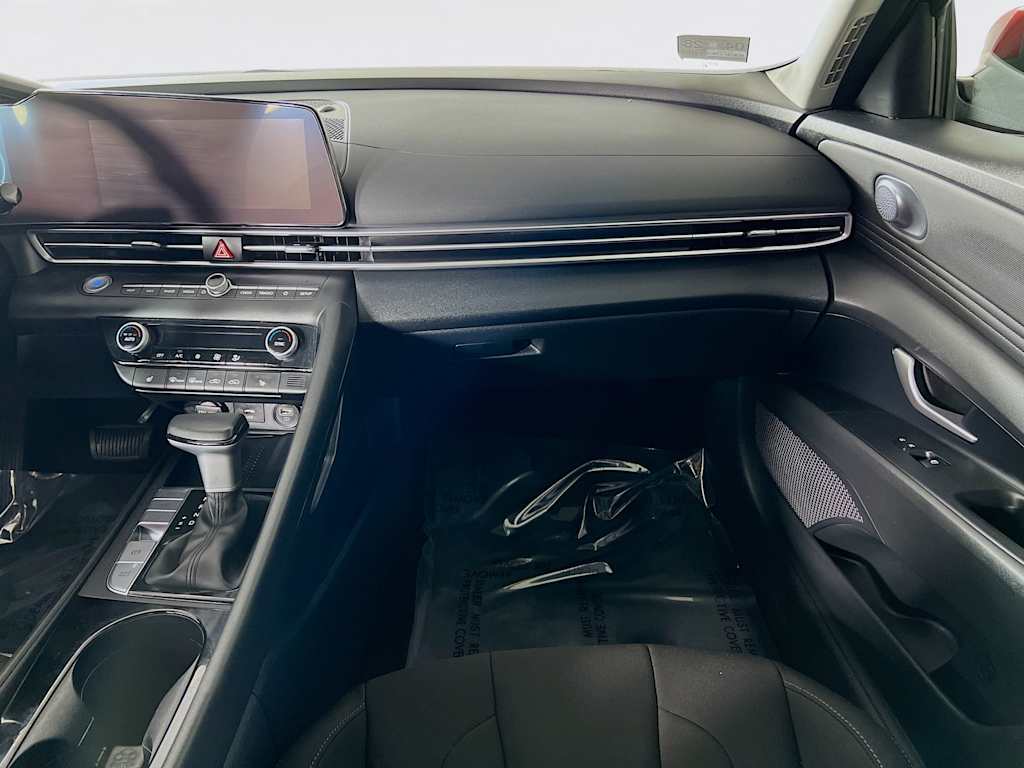 2023 Hyundai Elantra — photo 24