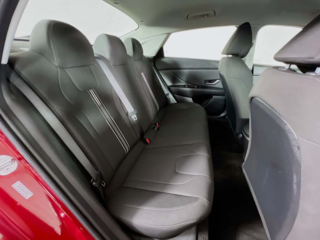 2023 Hyundai Elantra — photo 27