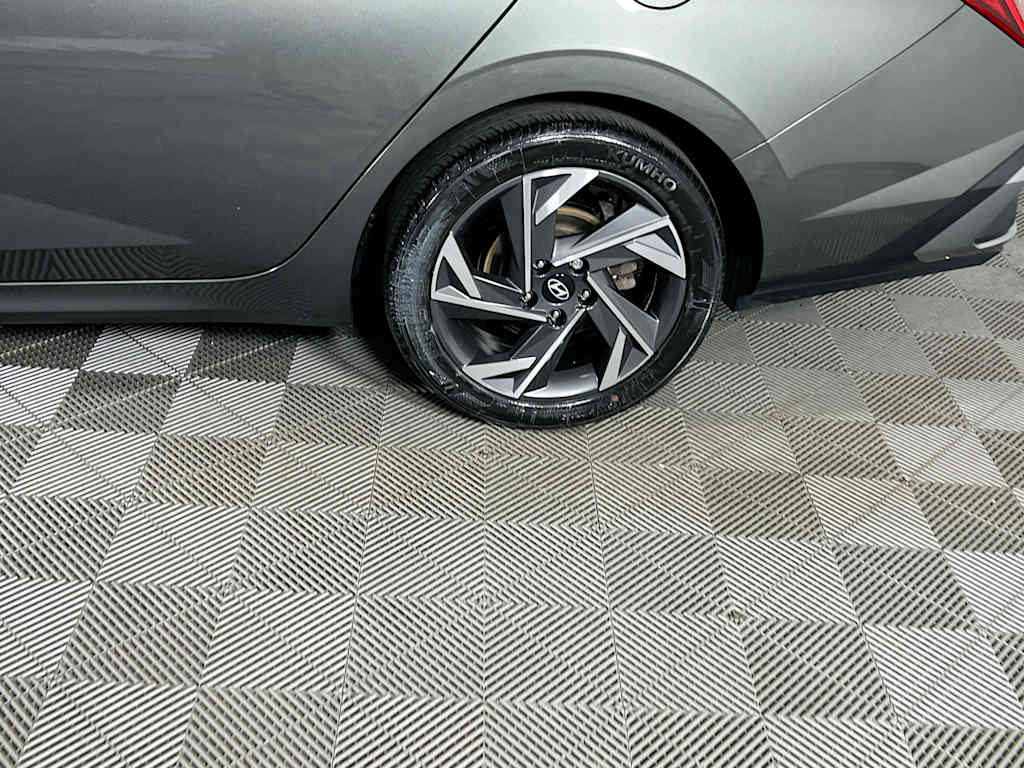2024 Hyundai Elantra — photo 32