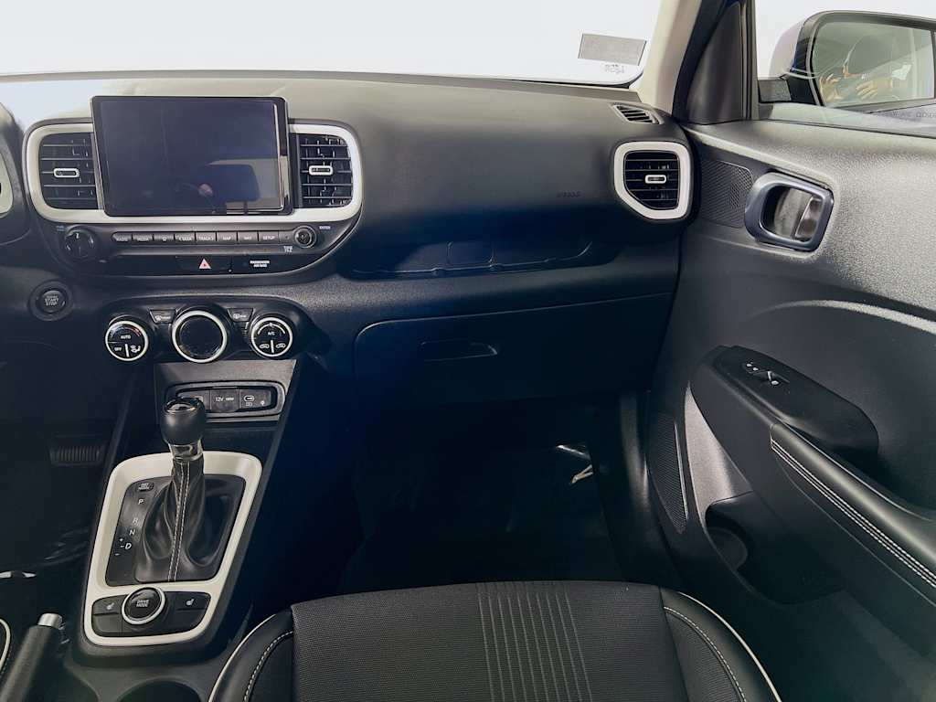 2025 Hyundai Venue — photo 24