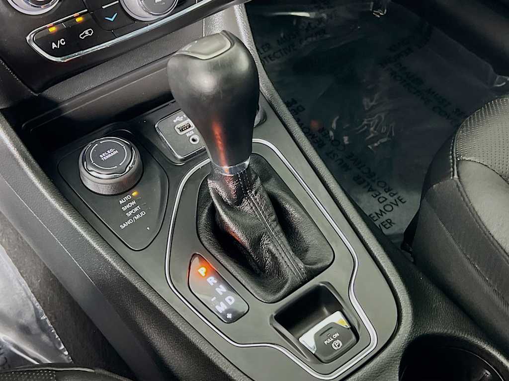 2021 Jeep Cherokee — photo 17