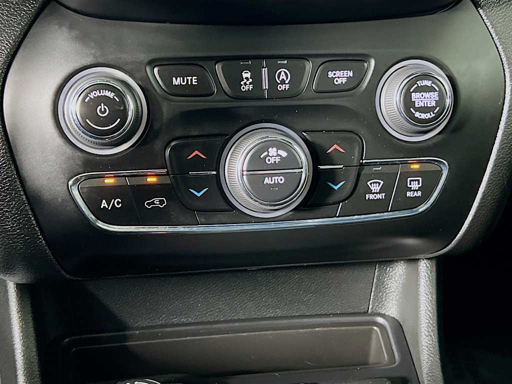 2021 Jeep Cherokee — photo 16