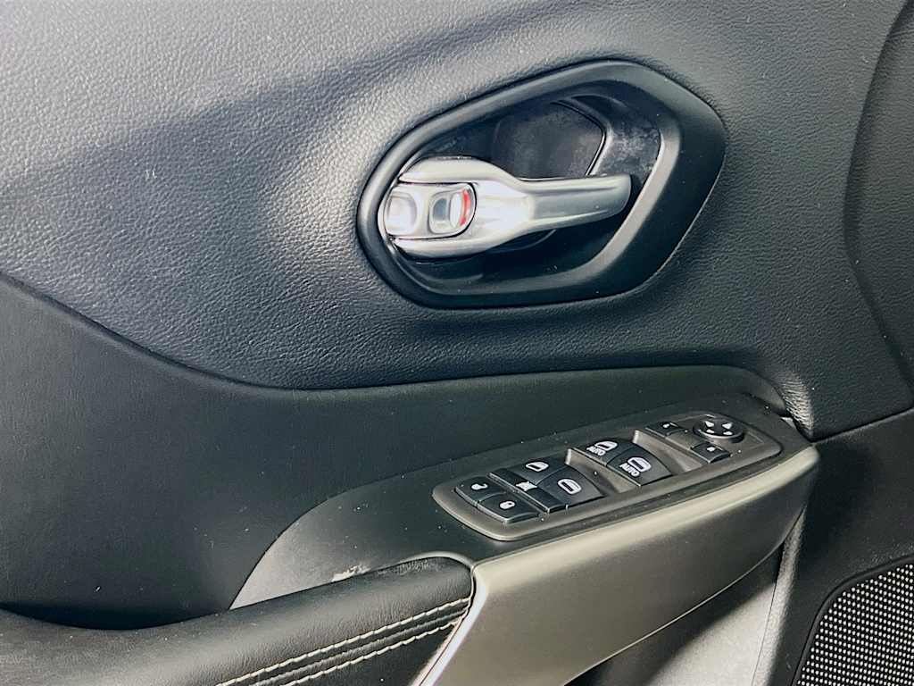 2021 Jeep Cherokee — photo 18