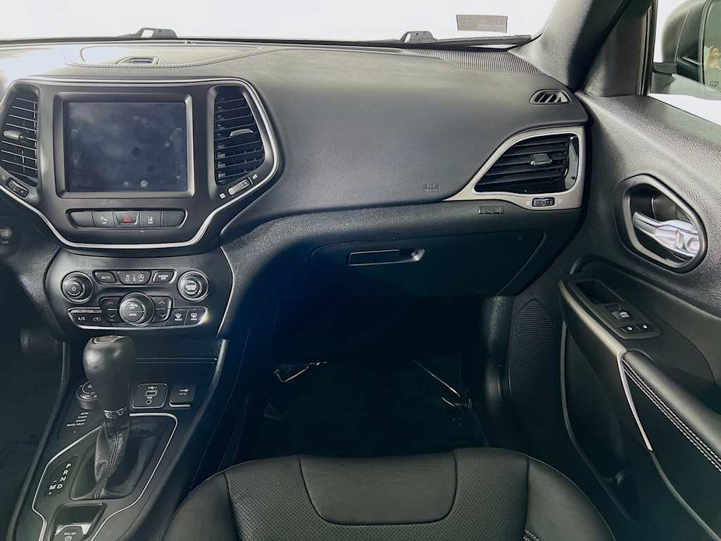 2021 Jeep Cherokee — photo 25
