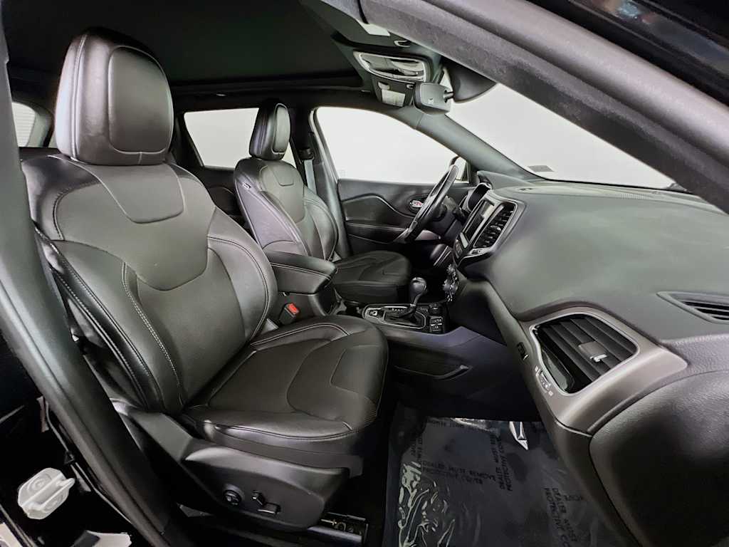 2021 Jeep Cherokee — photo 30
