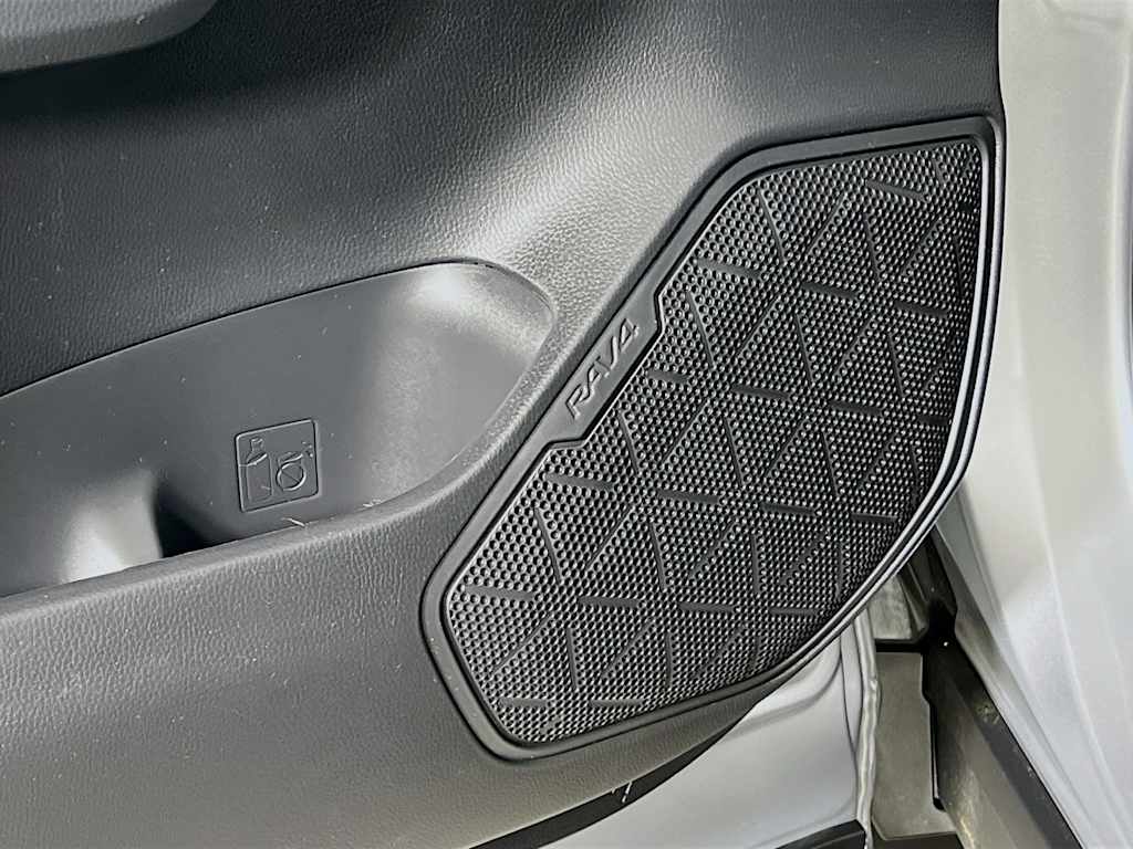 2023 Toyota RAV4 — photo 18