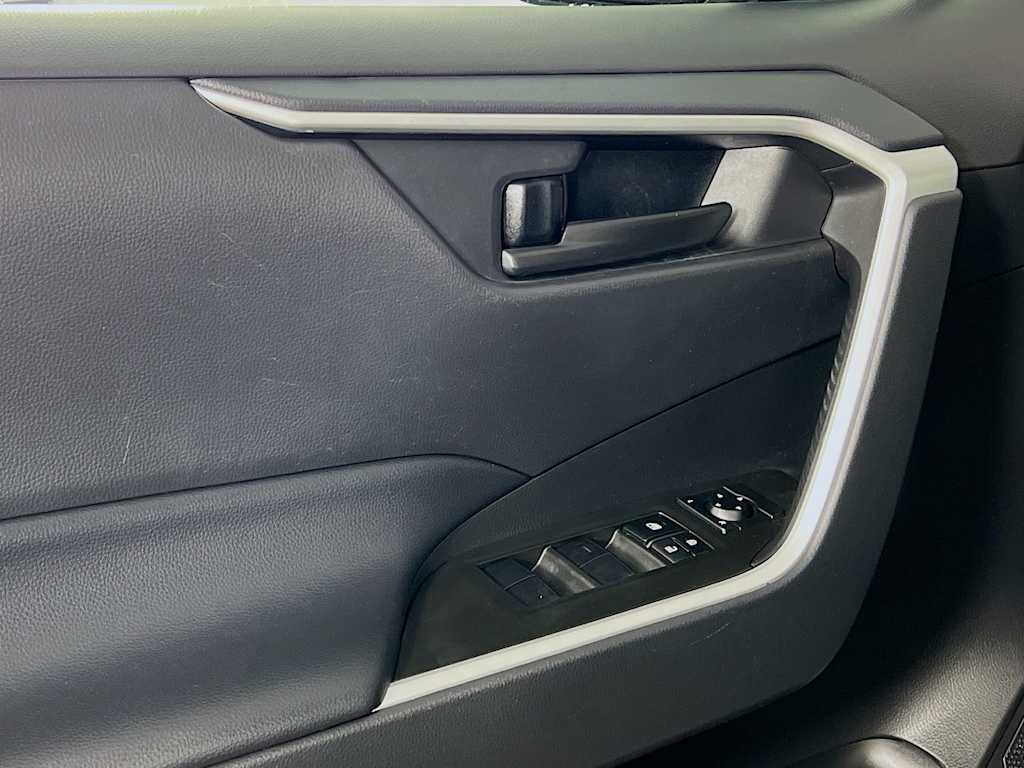2023 Toyota RAV4 — photo 17
