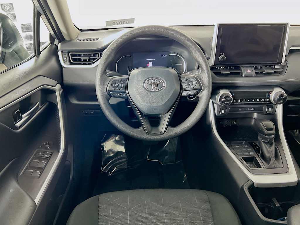 2025 Toyota RAV4 — photo 21