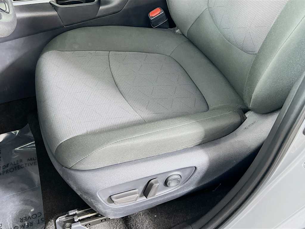 2025 Toyota RAV4 — photo 19