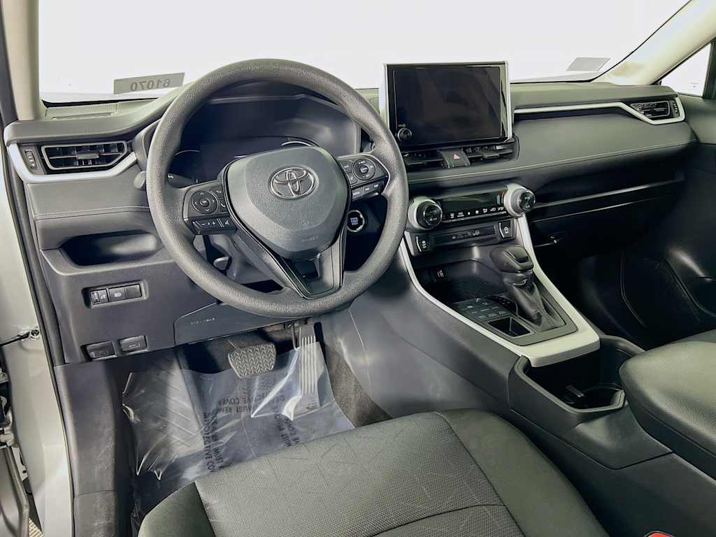 2025 Toyota RAV4 — photo 9