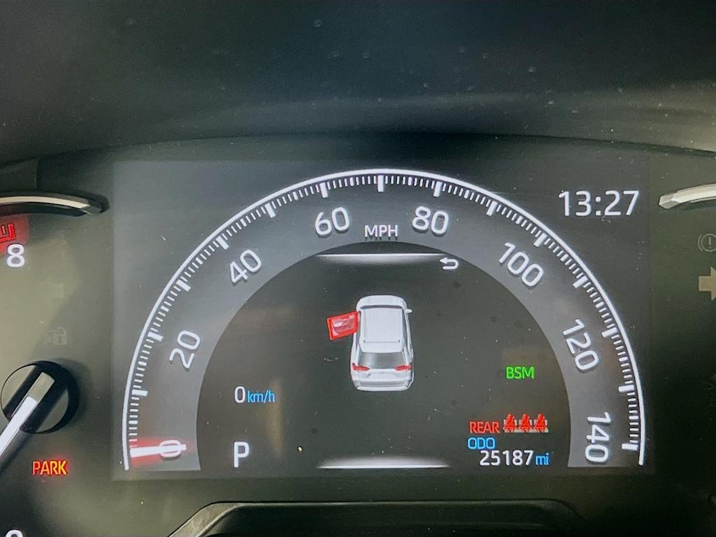 2025 Toyota RAV4 — photo 12