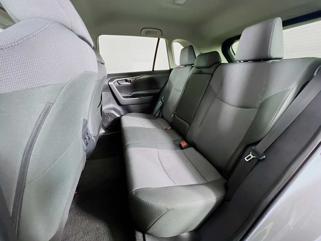 2025 Toyota RAV4 — photo 23