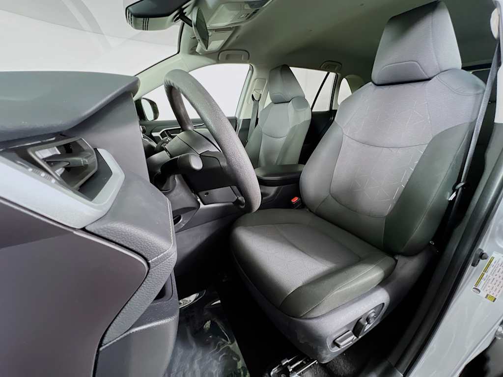 2025 Toyota RAV4 — photo 20