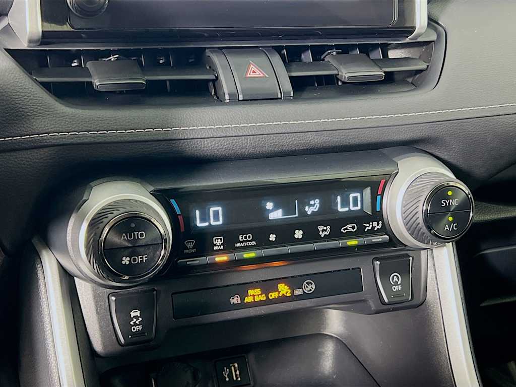 2025 Toyota RAV4 — photo 15