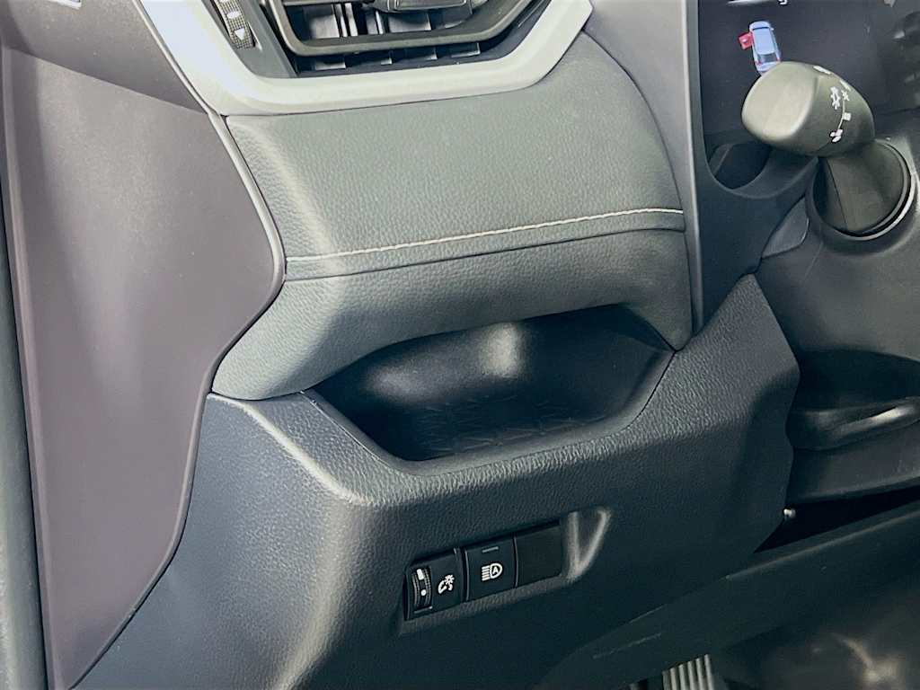 2025 Toyota RAV4 — photo 10