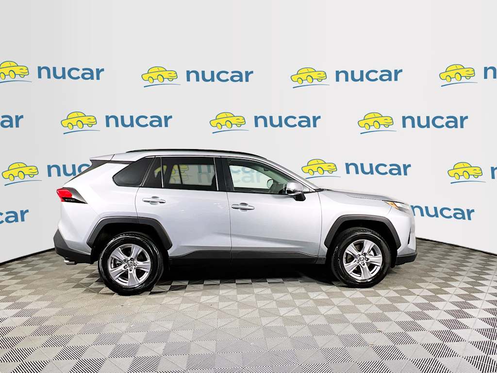 2025 Toyota RAV4 — photo 8
