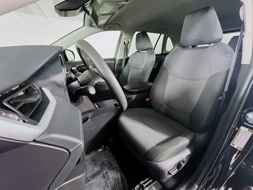 2025 Toyota RAV4 — photo 20
