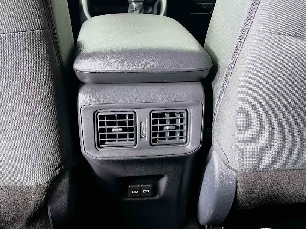 2025 Toyota RAV4 — photo 24