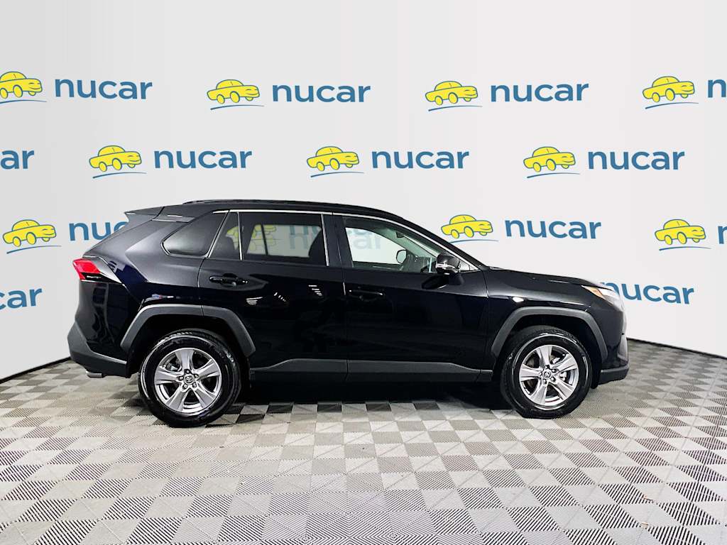 2025 Toyota RAV4 — photo 8
