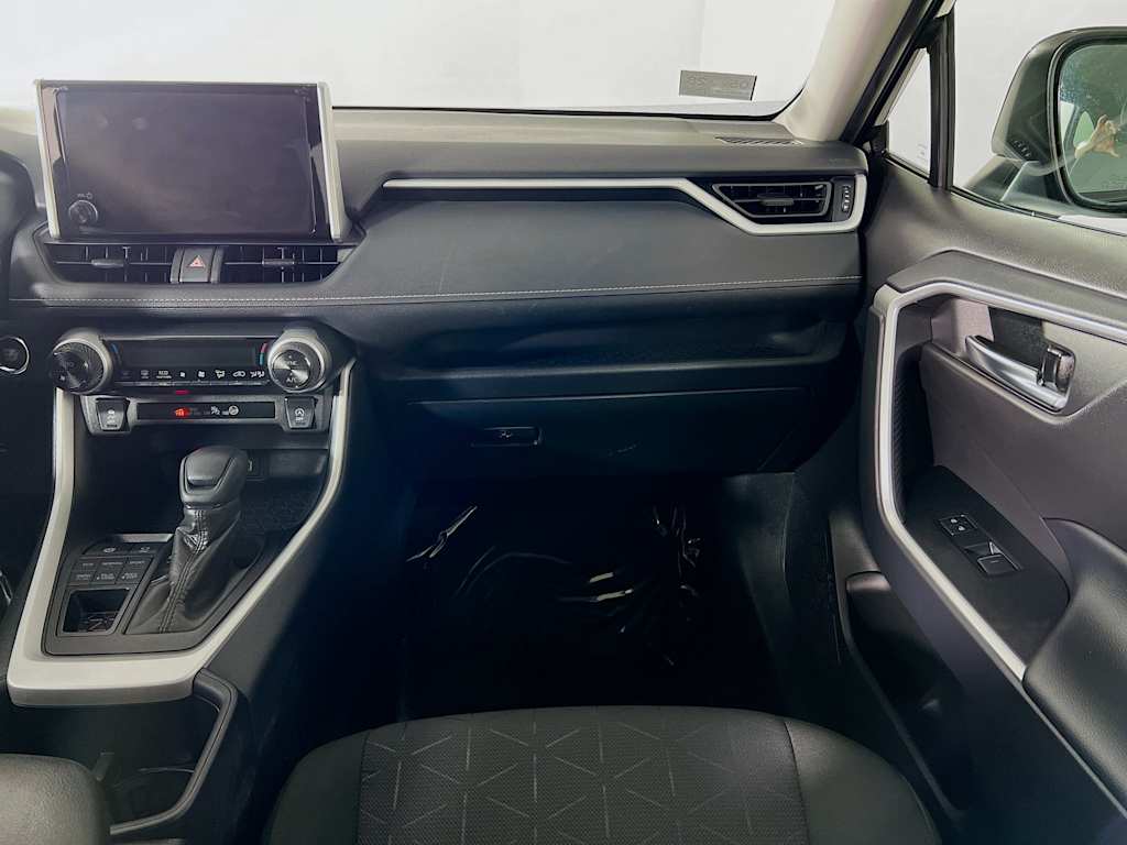 2025 Toyota RAV4 — photo 22
