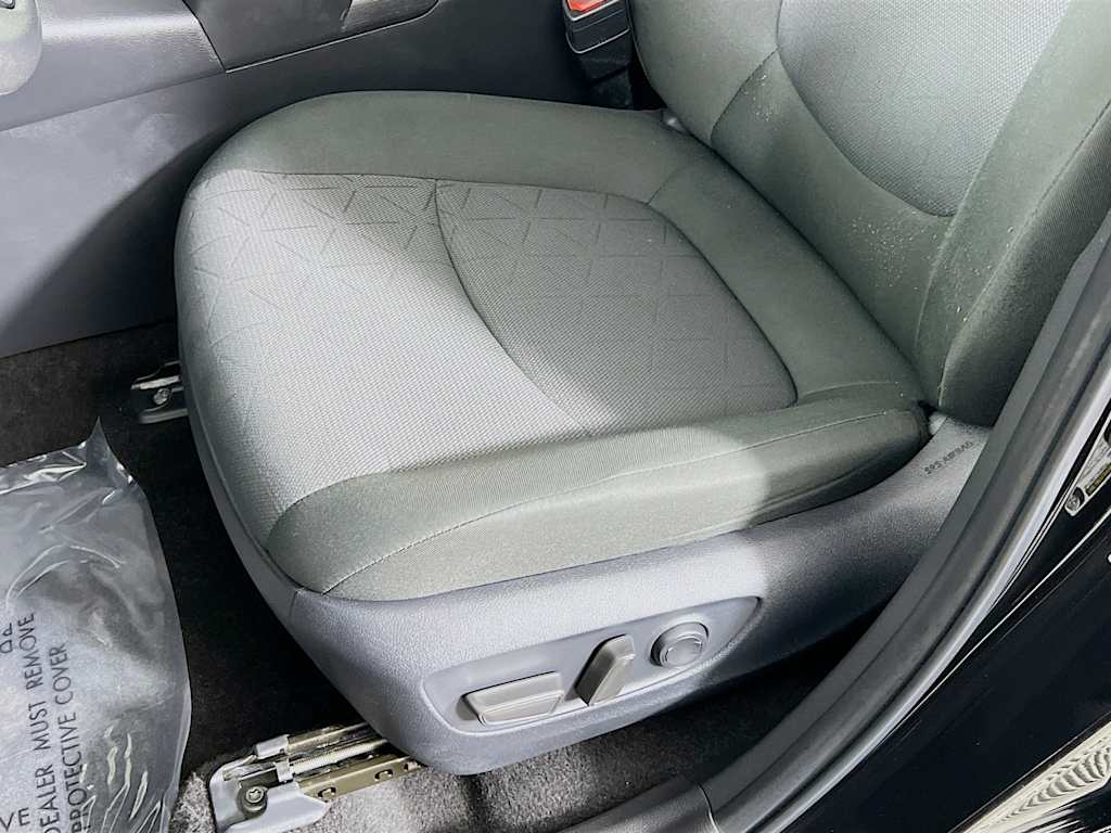 2025 Toyota RAV4 — photo 19