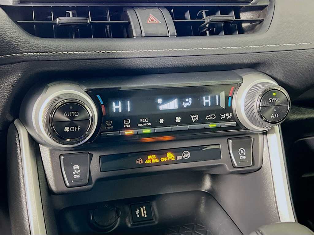 2025 Toyota RAV4 — photo 15