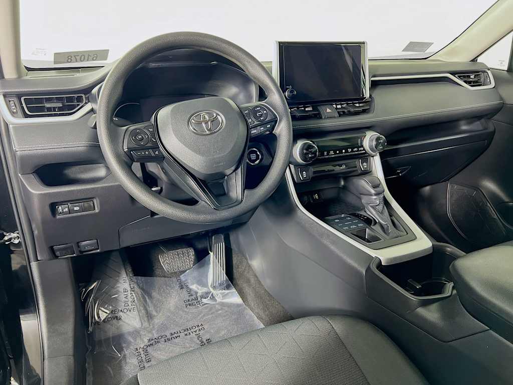 2025 Toyota RAV4 — photo 9