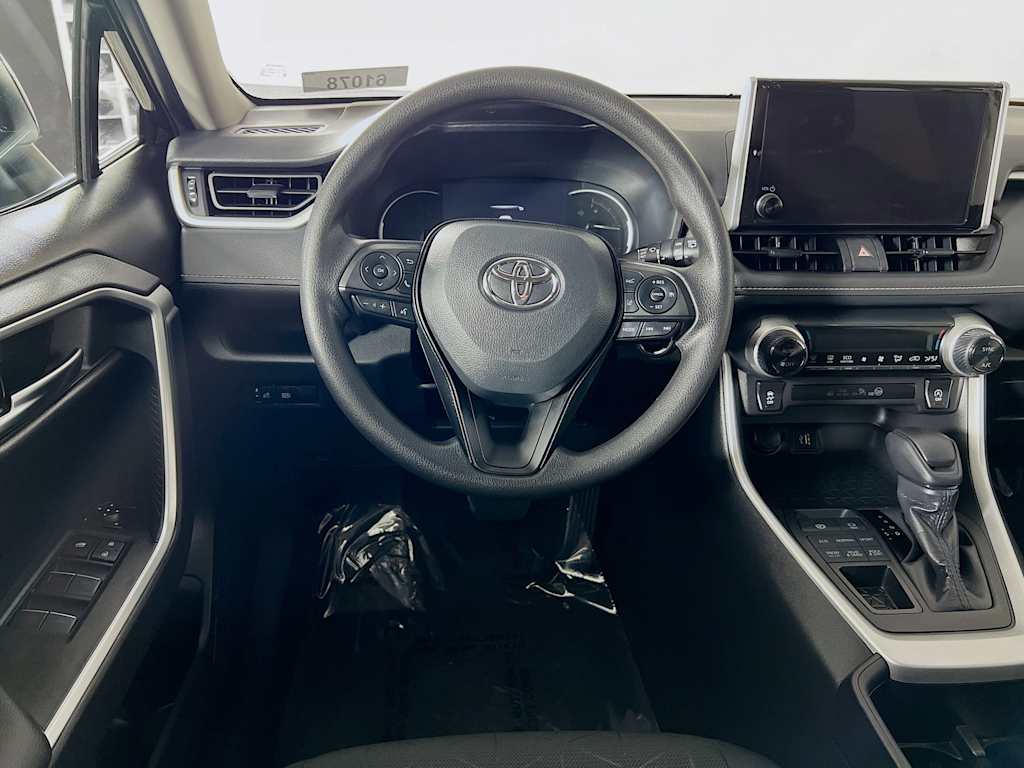 2025 Toyota RAV4 — photo 21