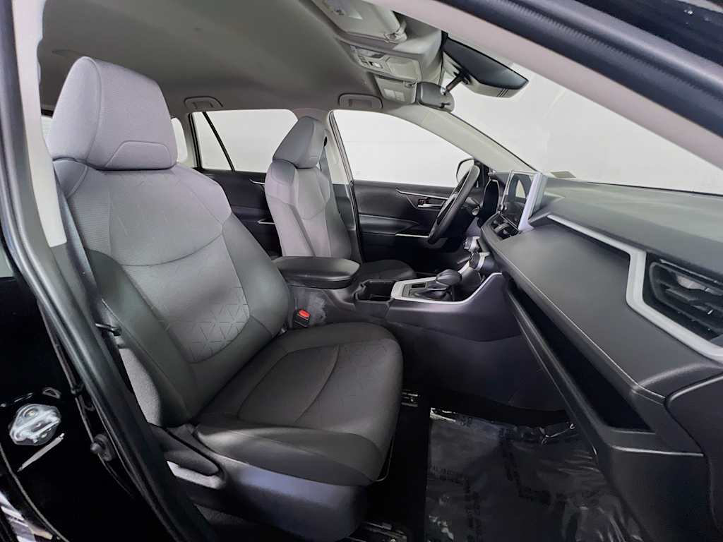 2025 Toyota RAV4 — photo 27