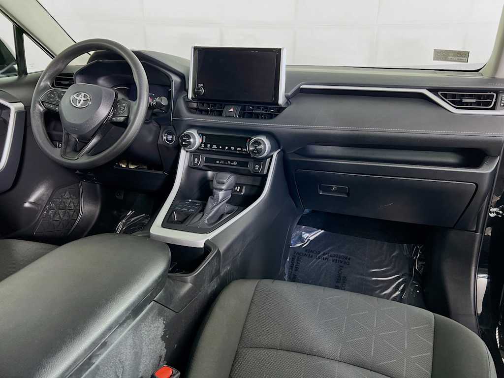 2025 Toyota RAV4 — photo 28