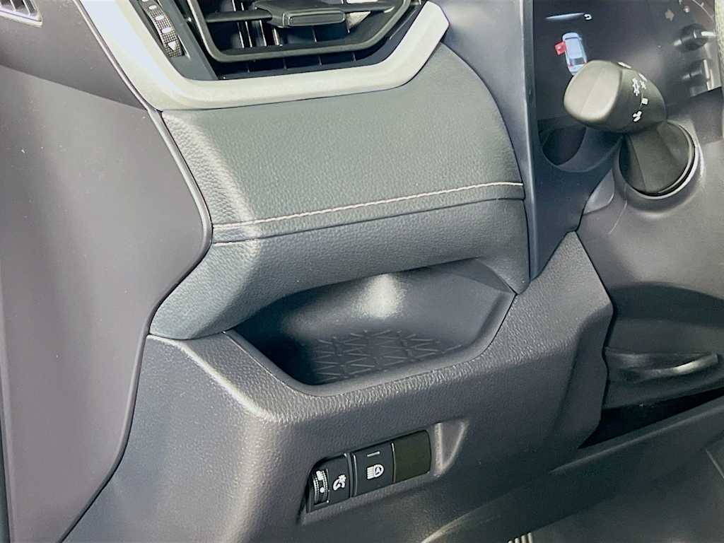 2025 Toyota RAV4 — photo 10