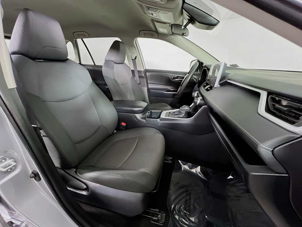 2025 Toyota RAV4 — photo 26