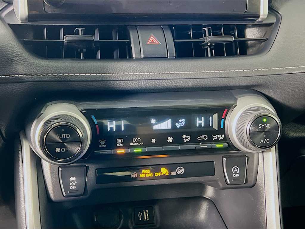 2025 Toyota RAV4 — photo 15