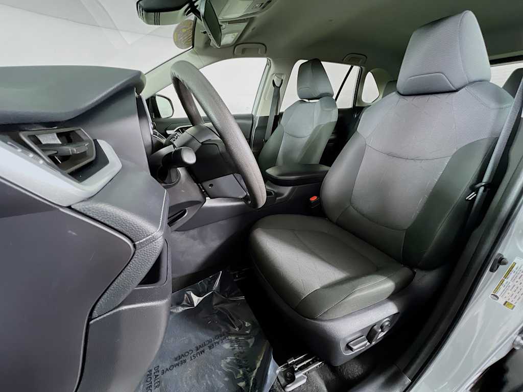 2025 Toyota RAV4 — photo 20
