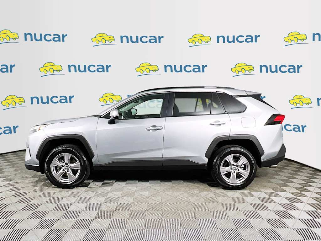 2025 Toyota RAV4 — photo 4