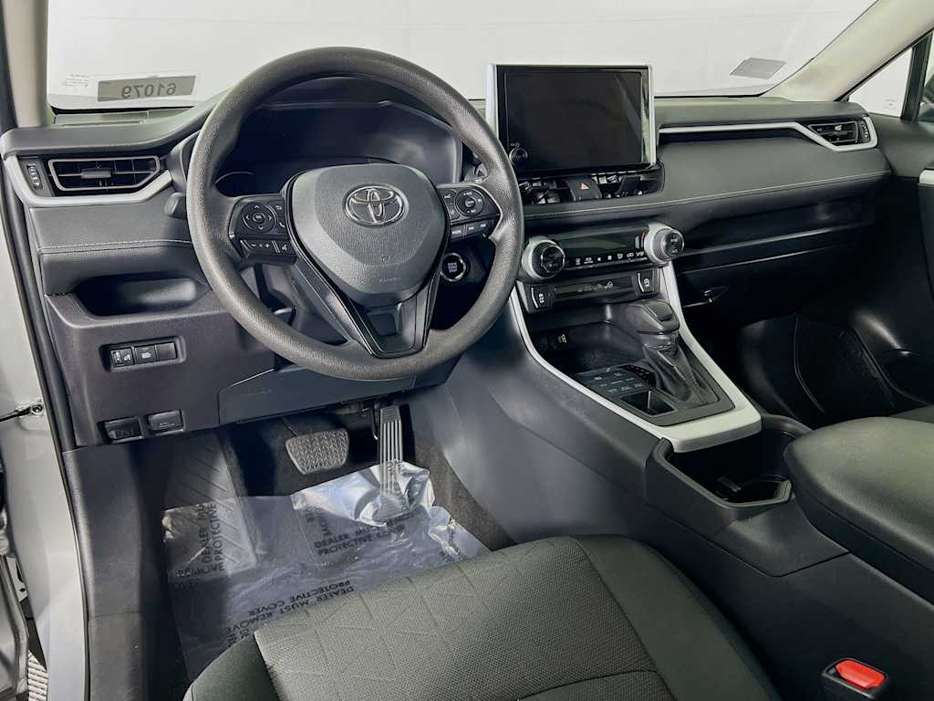 2025 Toyota RAV4 — photo 9