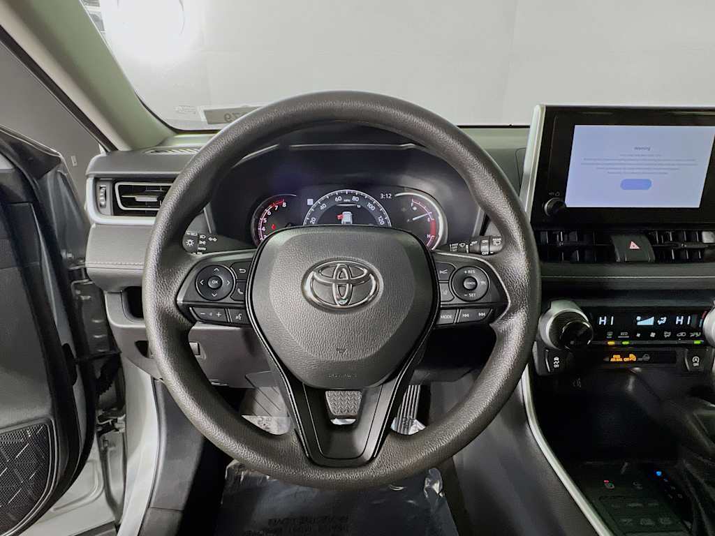 2025 Toyota RAV4 — photo 11