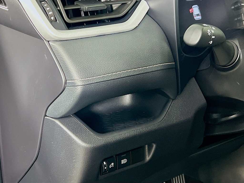 2025 Toyota RAV4 — photo 10