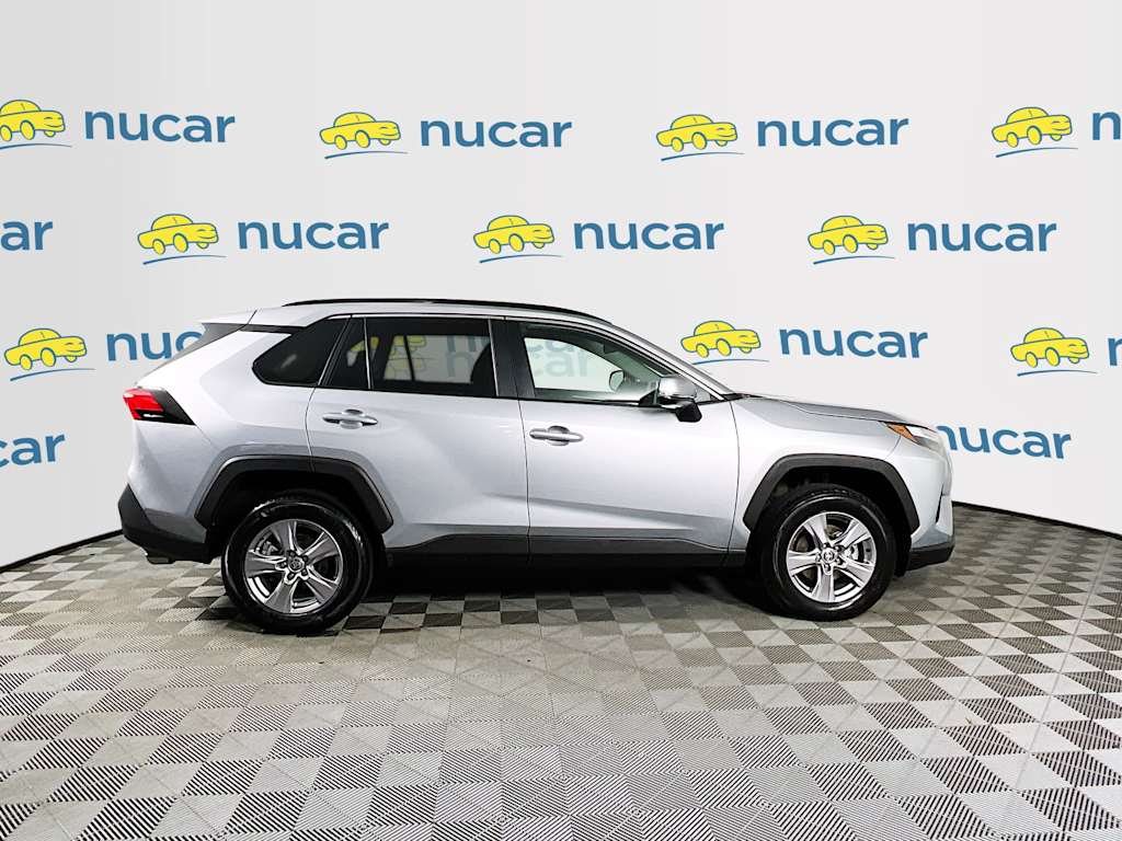2025 Toyota RAV4 — photo 8