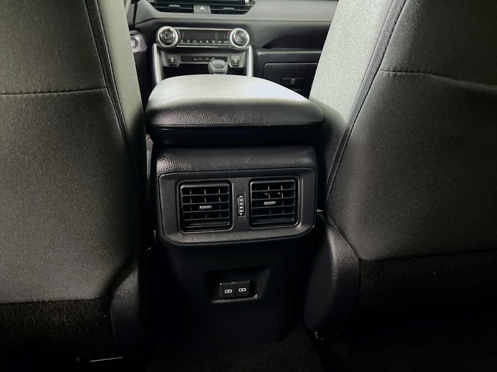 2025 Toyota RAV4 — photo 31