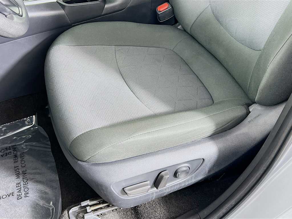 2025 Toyota RAV4 — photo 19