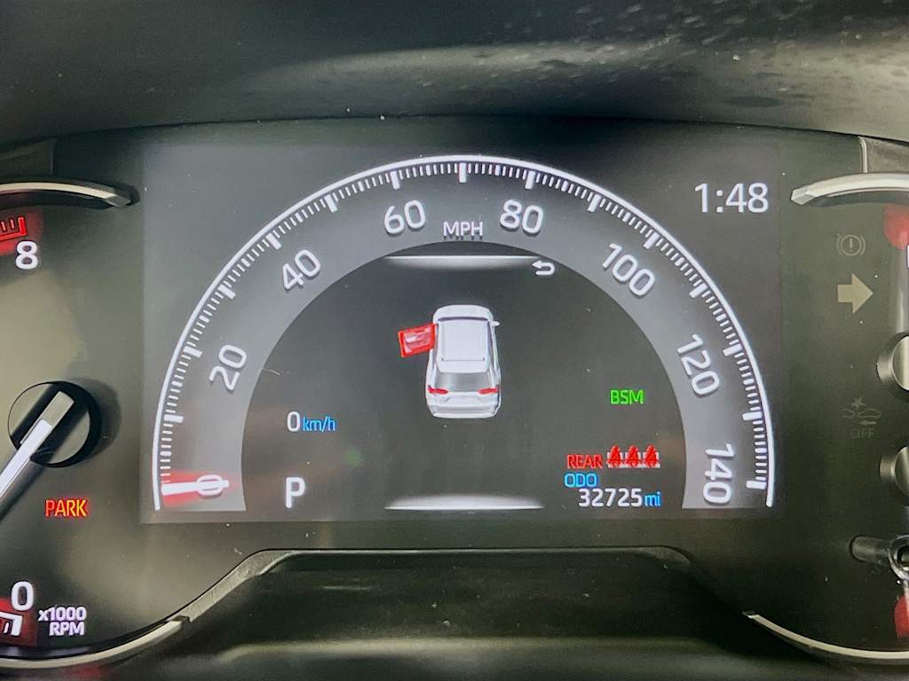 2025 Toyota RAV4 — photo 12