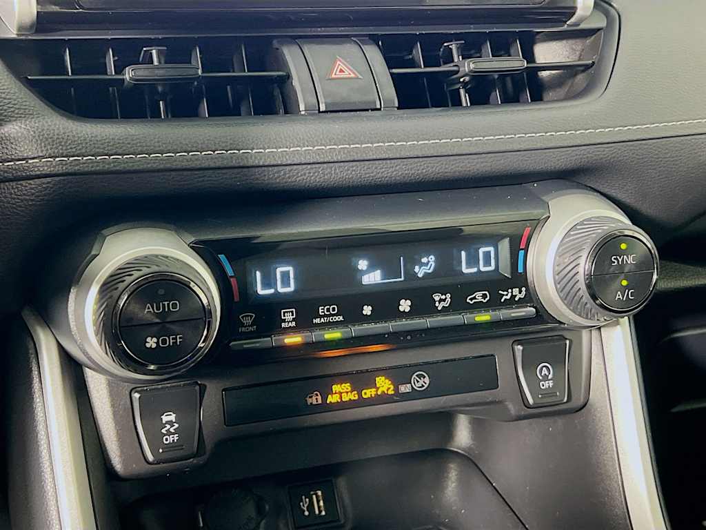 2025 Toyota RAV4 — photo 15
