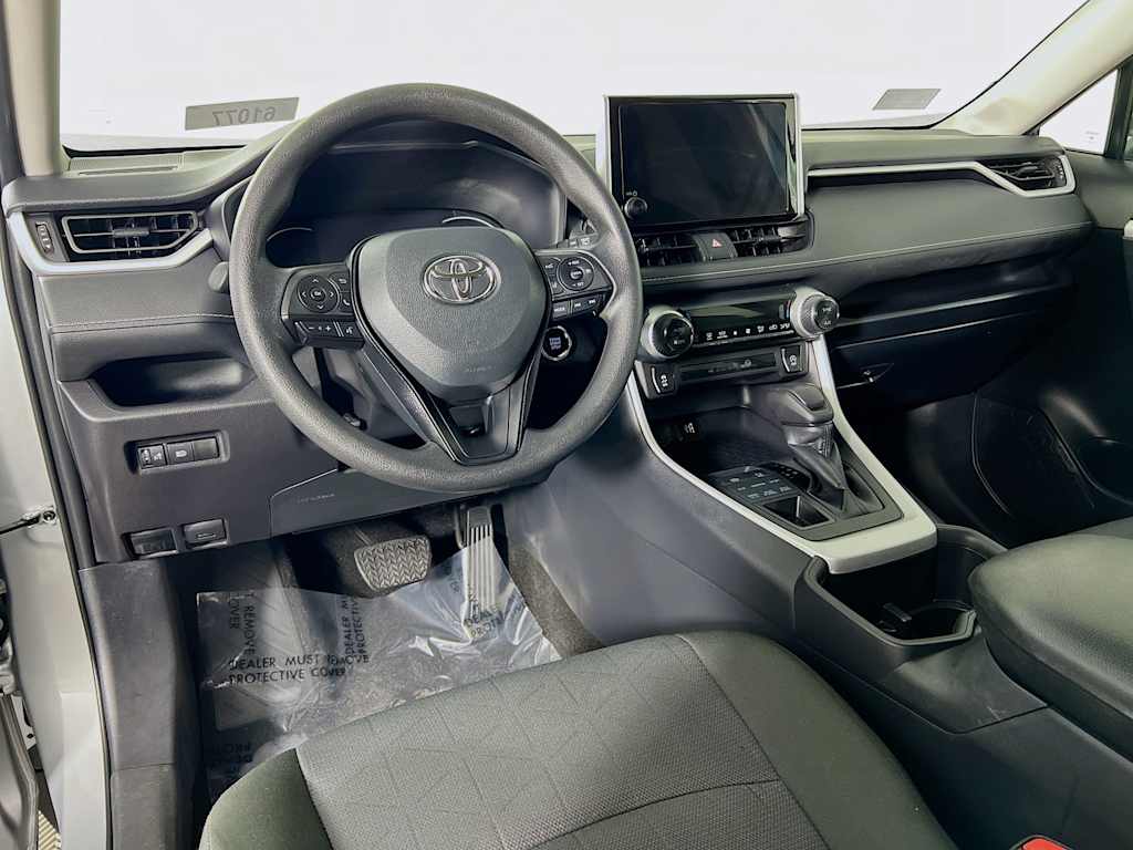 2025 Toyota RAV4 — photo 9
