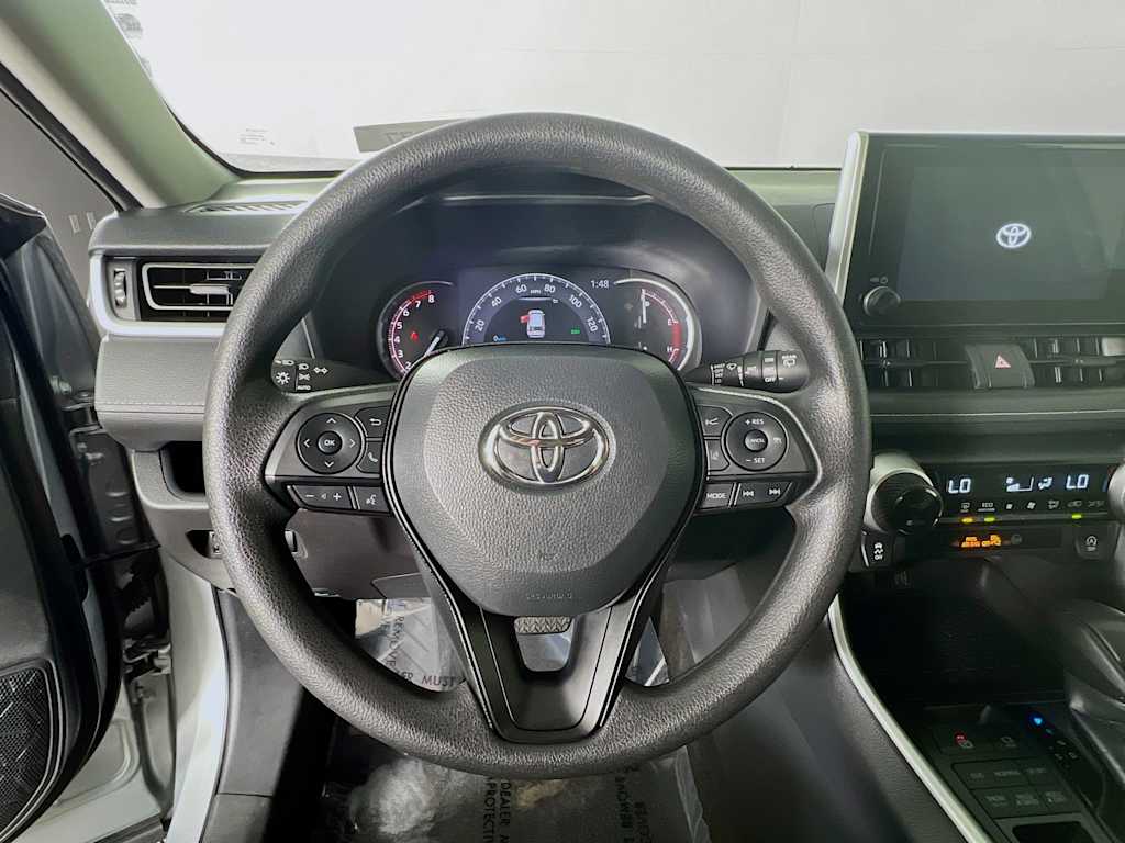 2025 Toyota RAV4 — photo 11