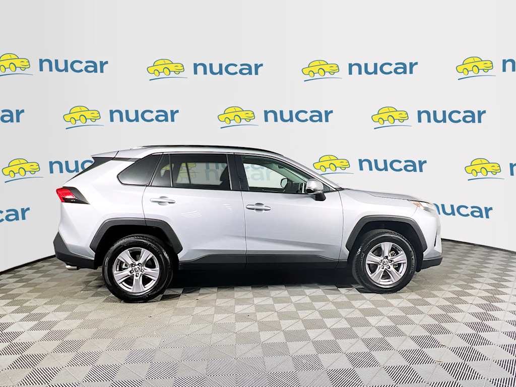 2025 Toyota RAV4 — photo 8