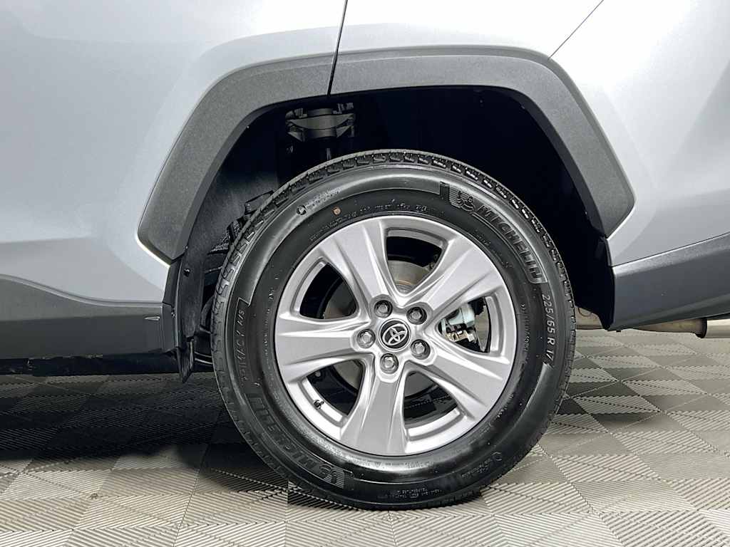 2025 Toyota RAV4 — photo 30