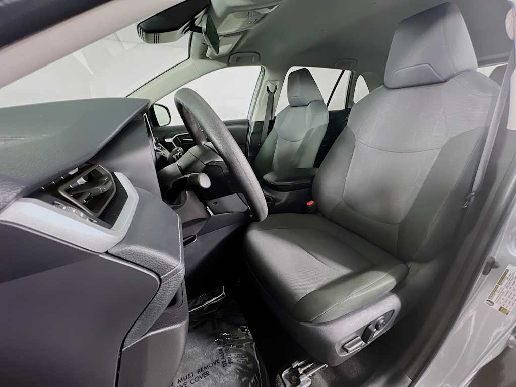 2025 Toyota RAV4 — photo 20